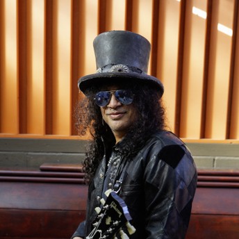 Slash Teases That First New Guns N' Roses Album in 17 Years Is