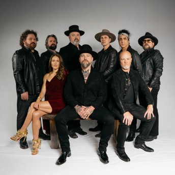 Zac Brown Band Se Levanta al Plato para la Apertura de Sunday Night Baseball de la NBC